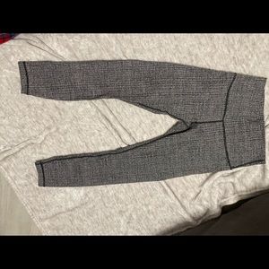 LULULEMON SIZE 6